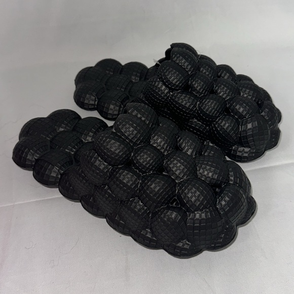 BLACK BUBBLE SLIPPERS - Picture 6 of 6